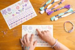 Ravensburger 18320 Tattoos & Friendsbands: Cool Summer - Freche Freundschaftsbänder Aus Bunten Garnen Und Tattoos, DIY Für Kinder Ab 8 Jahren -Ravensburger Geschäft 18320 5