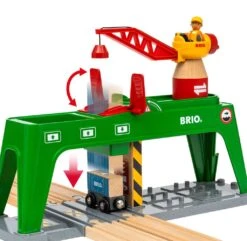 Ravensburger BRIO World 33996 Bahn Verlade Terminal - Mit Beweglichem Kran Zum Umladen Von Gütern Auf Die Schiene, Straße Und Das Schiff - Empfohlen Für Kinder Ab 3 Jahren -Ravensburger Geschäft 63399600 6